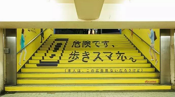 這個系列廣告有多組樣式，發(fā)揮一手吐槽功夫。
