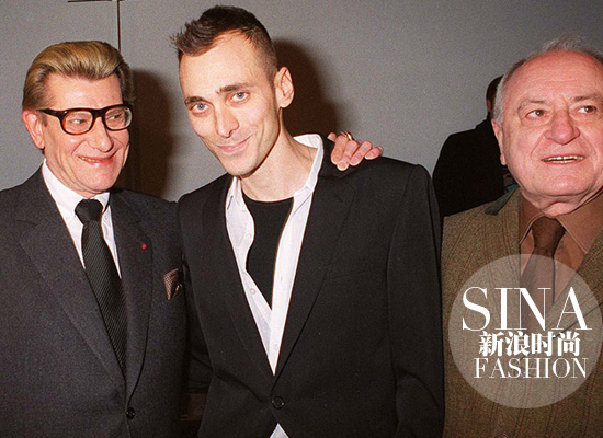 Yves-Saint-Laurent、Hedi-Slimane、Pierre-Bergé在Dior后臺的合影