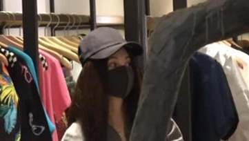 網曝姚笛獨自逛街顯落寞 網曝姚笛獨自逛街顯落寞