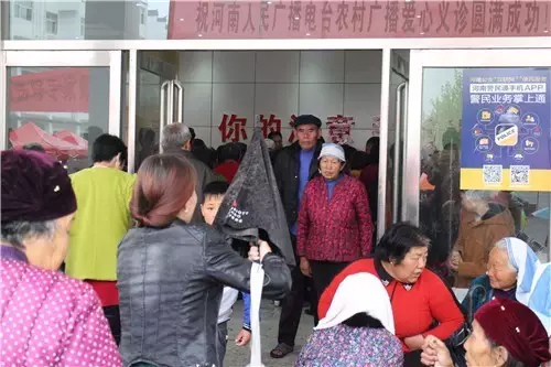 現(xiàn)場真是的人山人海，只能用太火爆三個字形容了！