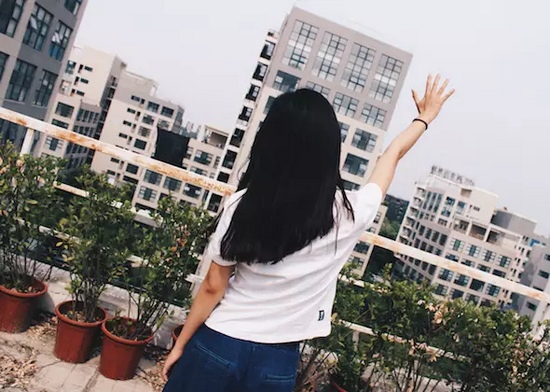 你問我要去向何方，我指向天空的方向。