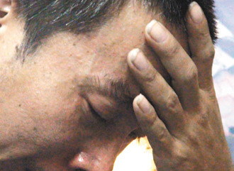 10歲方姓男童遭割喉殺害，父親淚流不止說，小兒子走了，他不知道該如何活下去。 臺灣《聯(lián)合報》