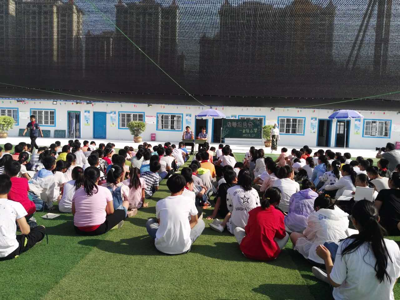 學(xué)生聽(tīng)得津津有味