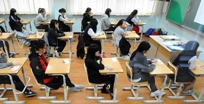 　藝術(shù)生不僅需要專業(yè)課優(yōu)秀，文化課成績(jī)也必須達(dá)標(biāo)