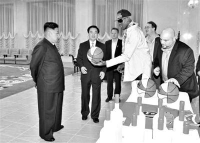 平壤，朝鮮最高領導人金正恩接待再次來訪的美國籃球明星羅德曼。