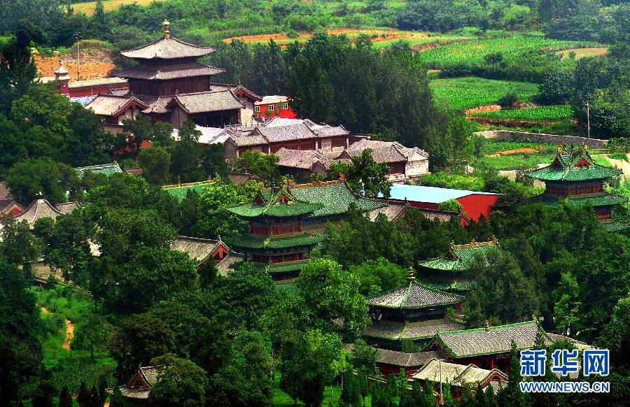 　從少林寺對(duì)面的山峰上俯瞰少林寺常住院的全貌(2012年8月4日攝)。