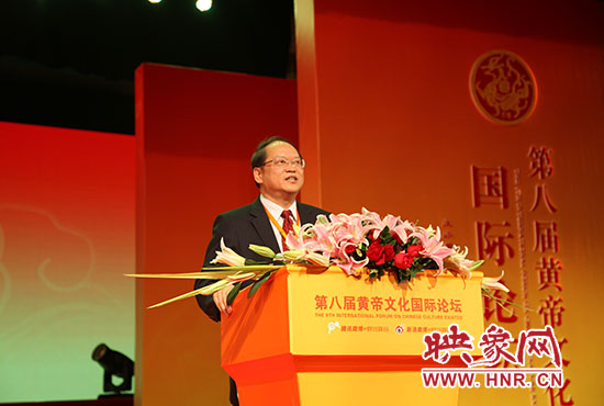 臺(tái)灣大學(xué)哲學(xué)系教授、美國(guó)耶魯大學(xué)哲學(xué)博士傅佩榮做演講