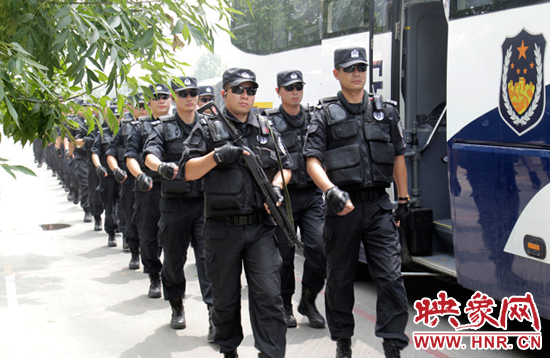 河南公安特警2014跨區(qū)演練 河南公安特警2014跨區(qū)演練