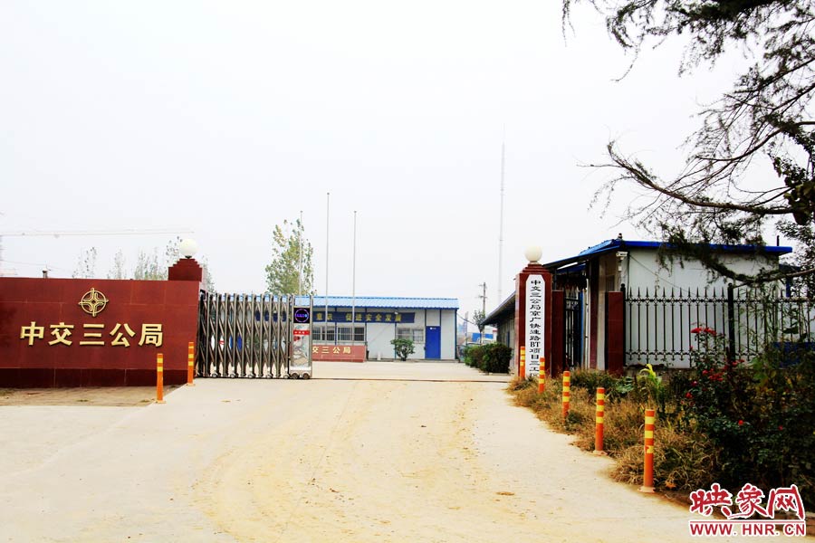 鄭州市京廣快速路南段三工區(qū)項(xiàng)目部還未撤離。