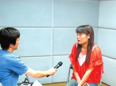醫(yī)藥代表王慧在接受媒體采訪。記者 袁國禮/攝