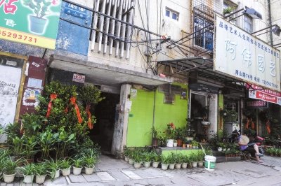 今年8月，當年于英生妻子被殺案發(fā)生地——蚌埠市南山路一處臨街一樓的三室一廳——目前已經(jīng)成為一個花店。