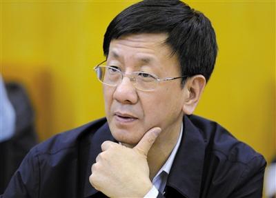 昨日，最高檢檢察長(zhǎng)曹建明在遼寧團(tuán)參加“兩高”報(bào)告分組審議。記者 陳杰 攝