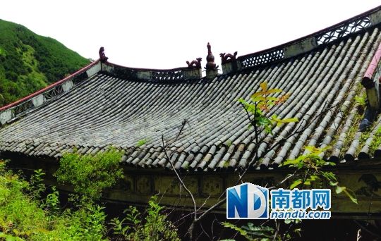 　照光寺在致歉微博中稱(chēng)，該寺位于蒼山之上，年久失修，且沒(méi)有防火通道。