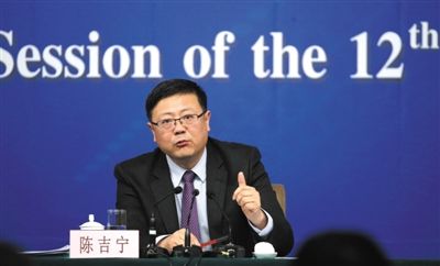 昨日，十二屆全國人大三次會議新聞中心，環(huán)保部部長陳吉寧回答中外記者提問。新京報記者 陳杰 攝