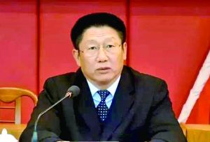 他曾身居要職，在仕途上平步青云，“連跳式”升官；他如今落馬，被查出近乎瘋狂地收受巨額利益、用公款送禮，還隱瞞“裸官”身份、在私企老板的安排下多次嫖娼、參與賭博、與多名女性通奸，被一線辦案人員形容為“五毒俱全”的干部。近日，深圳原市委常委、政法委書記蔣尊玉的貪腐歷程被披露。