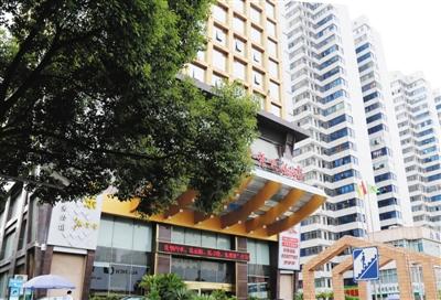 衡陽官員趙安民與之保持聯(lián)系，并邀約女子在這家酒店房間見面。
