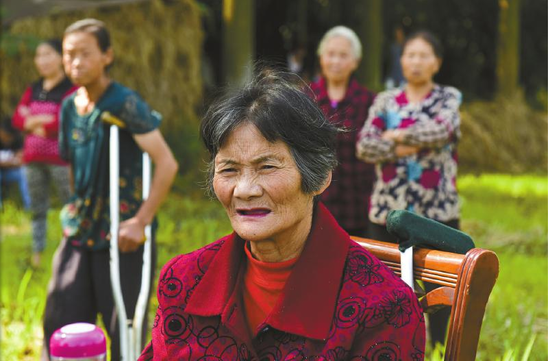 七旬老人狀告四子女，要求他們常回家看看