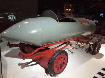 　2014年10月4日至10日的巴黎車展上世界首輛時(shí)速過(guò)百公里電動(dòng)車問(wèn)世。