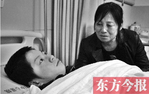 15歲的兒子被毆打成重傷，巨額醫(yī)療費成了曲新苗女士難以跨越的坎兒