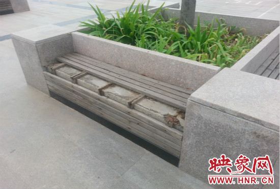 基礎(chǔ)設(shè)施破壞嚴重，一直無人修理。