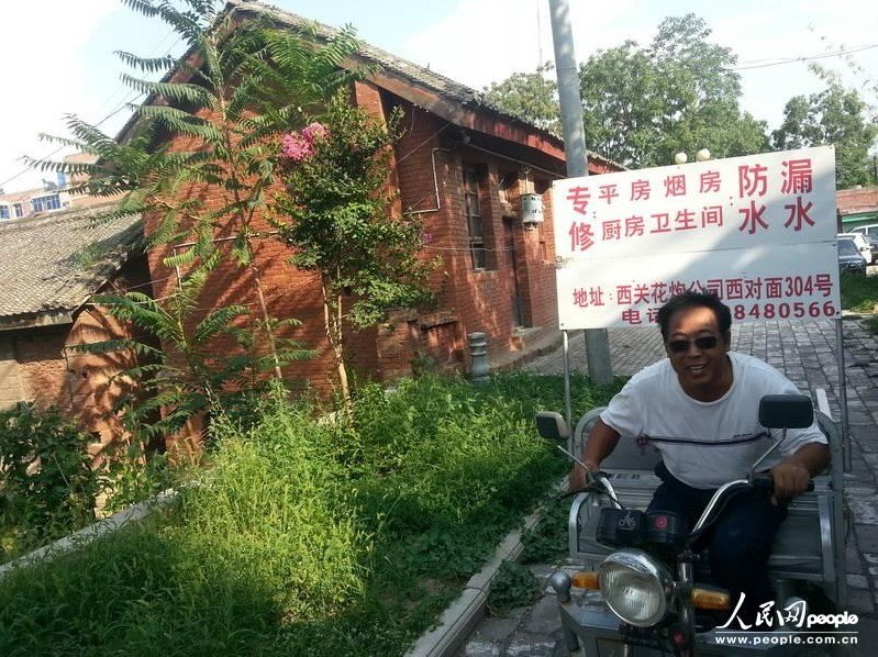 圖為縣委大院依然沒(méi)有配備專職保安，群眾可以隨意進(jìn)入。圖片來(lái)源：人民網(wǎng)