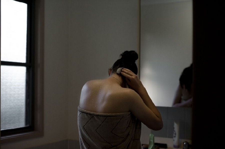 年輕單親媽媽的艱難生活 年輕單親媽媽的艱難生活