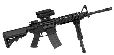 M4 卡賓槍，戰(zhàn)斗全重：3.4公斤，最大有效射程：600米，全槍長：840mm，空槍重：2.88公斤