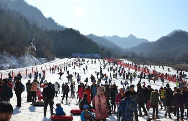 木札嶺1元滑雪啟幕 引爆河南旅游市場