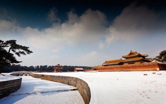 厚厚的積雪，萬籟俱寂