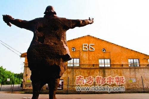 紅專廠有著時(shí)代的銹跡,明晚將和新銳的電子音樂碰撞 紅專廠有著時(shí)代的銹跡,明晚將和新銳的電子音樂碰撞