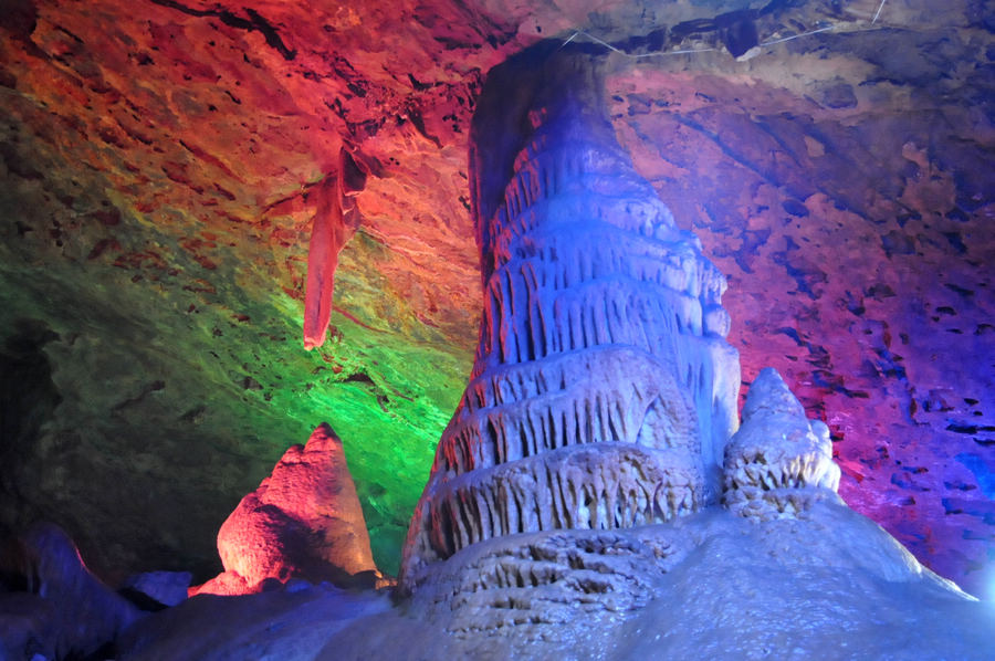 炎夏暢游雪花洞清涼愜意樂享受 炎夏暢游雪花洞清涼愜意樂享受