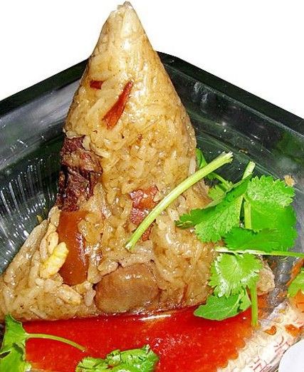 廈門的燒肉粽歷史悠久，具有香甜嫩滑，油潤不膩，精工細(xì)作等特點(diǎn)。