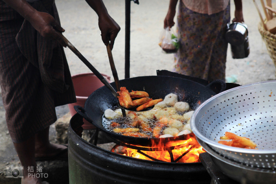 緬甸，繽紛的街邊平民小吃