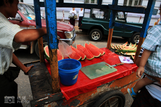 緬甸，繽紛的街邊平民小吃
