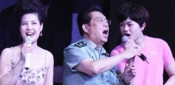 李天一一家(資料圖) 李天一一家(資料圖)