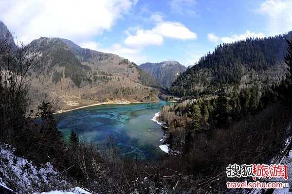 冬日的九寨溝,我們真實(shí)地感觸到“童話(huà)世界”的靈魂也更具詩(shī)情畫(huà)意