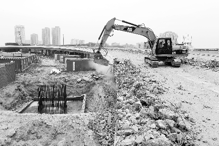 昨日，這座立交橋開始正式拆除