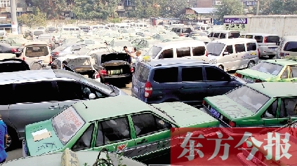國慶期間，鄭州市客運(yùn)管理處查處的大批非法營運(yùn)車輛