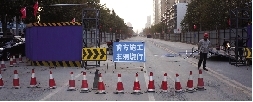 桐柏路西側(cè)，圍擋內(nèi)已經(jīng)不允許汽車通行。