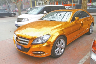 “鍍膜車(chē)”反光率高隱患多 車(chē)色不“固定”不能過(guò)年檢