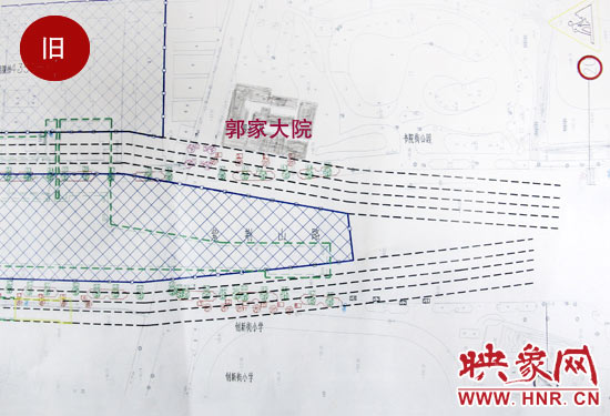 原先圖紙上顯示，在紫荊山路東側(cè)和西側(cè)，各設(shè)計了4條臨時通道。