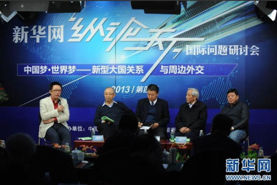新華網(wǎng)第四屆“縱論天下”2013國(guó)際問(wèn)題研討會(huì)18日在京舉行。圖為社科院全球戰(zhàn)略院國(guó)際問(wèn)題專(zhuān)家葉海林在發(fā)言。新華網(wǎng) 陳競(jìng)超 攝