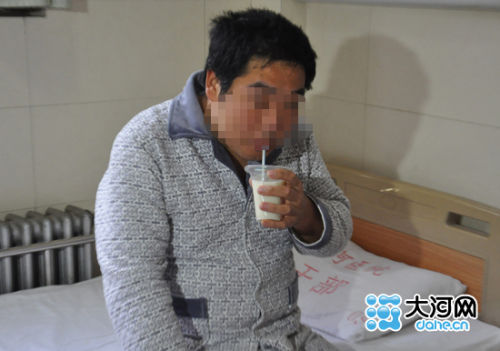 5月7日8時(shí)許，開(kāi)封H7N9患者馬某在病房吃早餐。