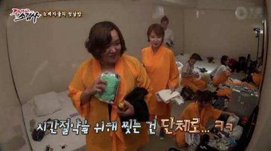 女明星6天內在寺院內吃住。