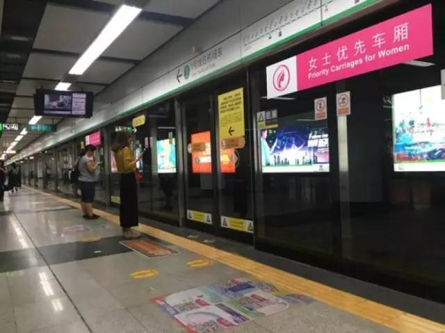 尷尬了！深圳地鐵首開(kāi)女性車(chē)廂 結(jié)果塞滿男乘客