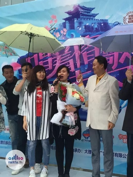 海波瞞著妻子，請(qǐng)來(lái)妻子的家人，耿梅驚喜感動(dòng)，喜極而泣~