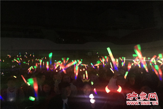 當(dāng)晚現(xiàn)場約2500個(gè)座位全場爆滿，還有全國各地歌迷會趕來的歌迷們。