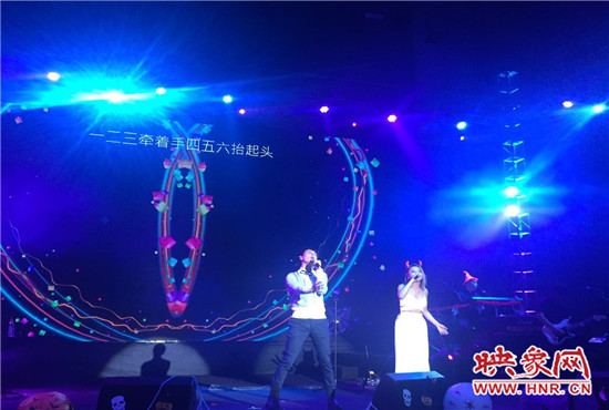 丁當(dāng)現(xiàn)場分享了她的代表曲目，《猜不透》全場大合唱，歌手嚴(yán)爵充分展現(xiàn)創(chuàng)作型歌手的特點(diǎn)。