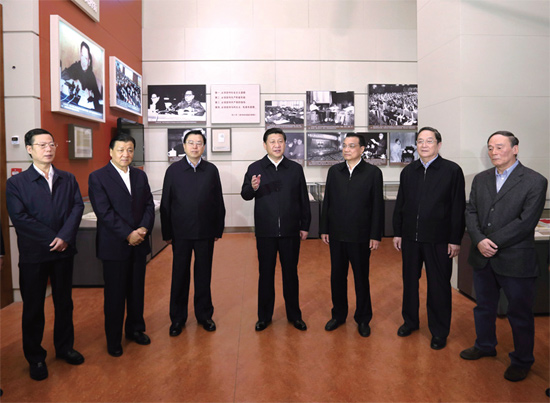 年11月29日，新一屆中共中央政治局常委到國家博物館參觀《復(fù)興之路》展覽時(shí)