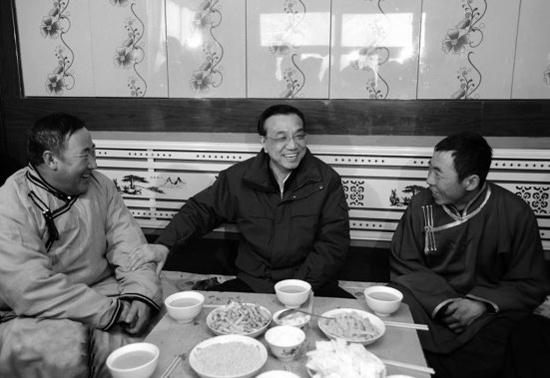 今年2月4日，李克強(qiáng)來到內(nèi)蒙古興安視察，與村民們拉家常